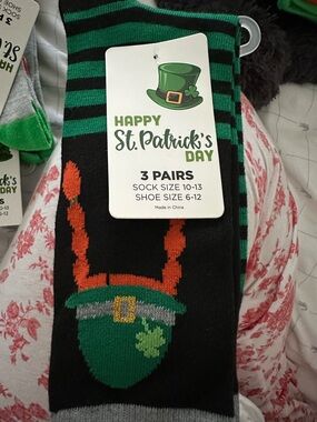 St. Patrick's Day universal Crew Socks - Green Shamrock & Flag Pattern (3 Pairs